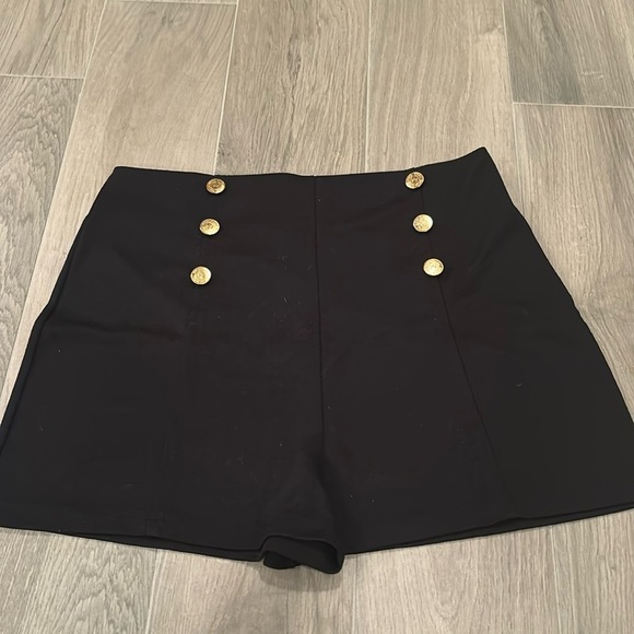 Nicki Minaj Women’s Black Shorts With Gold Buttons Size XL - Picture 1 of 4
